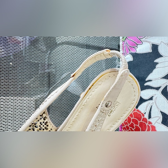 Anne Klein Cream Sling Back Peep-Toe Pumps size 6 - Picture 7 of 10